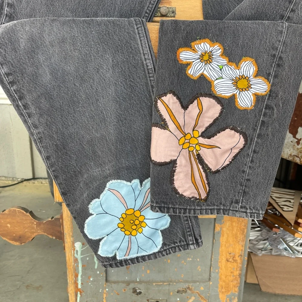 🍄SOLD🍄 Vintage Levi’s black jeans with floral patchwork size 36x32 - Picture 2 of 10